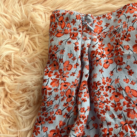 2/$20 H&M floral skirt 😍 🌺 - Picture 7 of 7